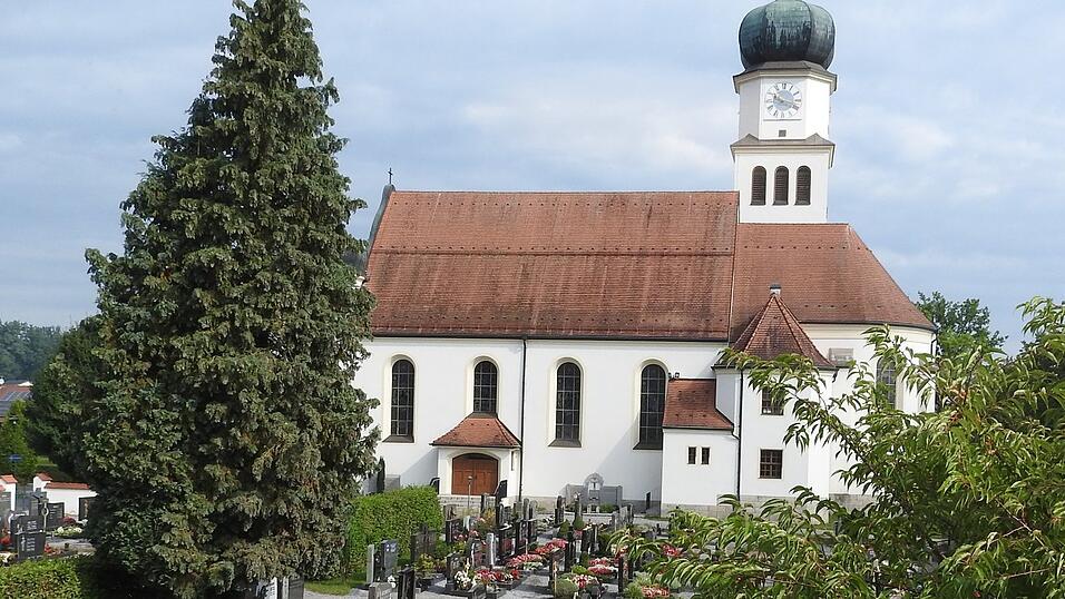 Die Kirche Oberwinkling ist vor 100 Jahren geweiht worden. Sie löste zwei Kirchen ab, die zu klein geworden waren. Die alten Kirchenbauten wurden bereits 1914 abgerissen.