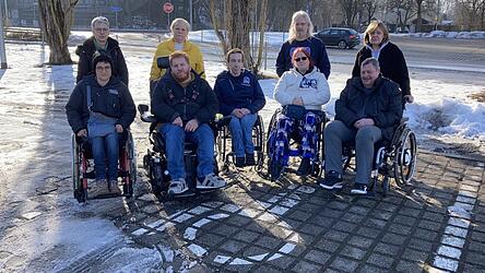 Die Rollstuhlfahrer von den &bdquo;Rolli Tigers&ldquo; sind stinksauer: Immer wieder werden die Behindertenparkpl&auml;tze beim Eisstadion von Falschparkern blockiert.