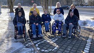 Die Rollstuhlfahrer von den &bdquo;Rolli Tigers&ldquo; sind stinksauer: Immer wieder werden die Behindertenparkpl&auml;tze beim Eisstadion von Falschparkern blockiert.