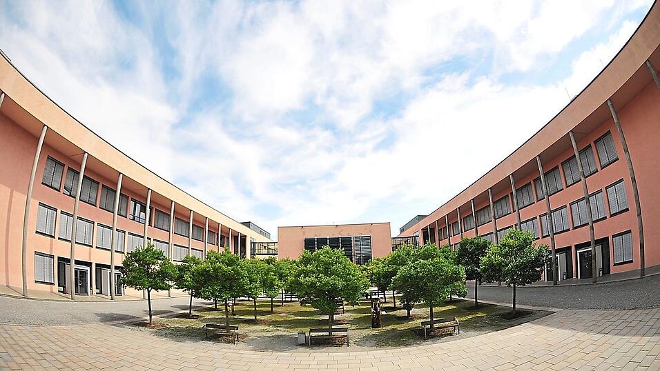 Ab dem 15. April kann man sich für ein Studium an der TH Deggendorf bewerben. Ab dem 15. April kann man sich für ein Studium an der TH Deggendorf bewerben.