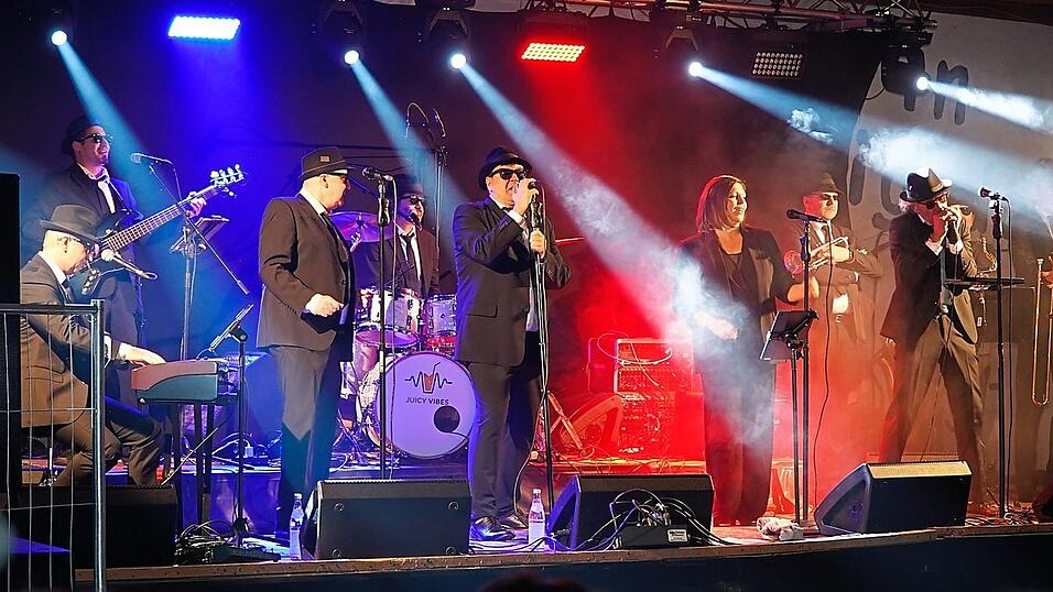 Die Blues Briederchen eröffneten den 30. Niklo-Rock. Die Blues Briederchen eröffneten den 30. Niklo-Rock.