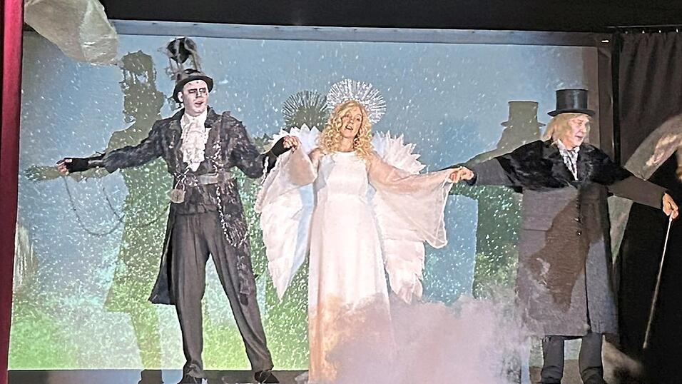 In ihren Hauptrollen sind Stephan (l.) und Gerhard Attenberger (r.) sowie Tina Heim genial. In ihren Hauptrollen sind Stephan (l.) und Gerhard Attenberger (r.) sowie Tina Heim genial.