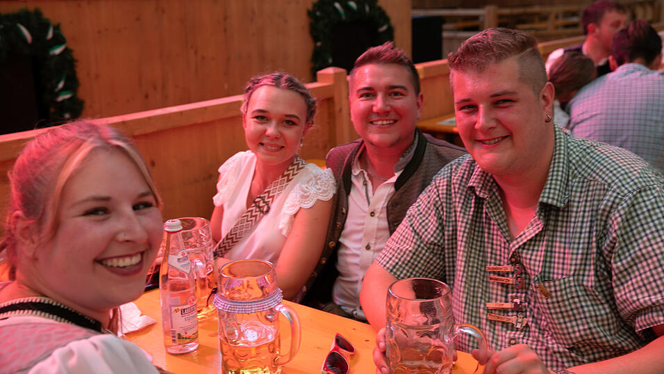 Die Partybilder vom Sonntag, 10. August, aus dem Festzelt Weckmann. Die Partybilder vom Sonntag, 10. August, aus dem Festzelt Weckmann.