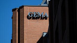 Die Gema klagt gegen den ChatGPT-Betreiber OpenAI. (Archivbild)