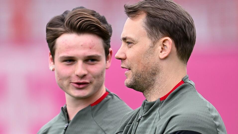 Jonas Urbig (l) gibt sein Saisondebüt beim FC Bayern. (Archivbild) Jonas Urbig (l) gibt sein Saisondebüt beim FC Bayern. (Archivbild)