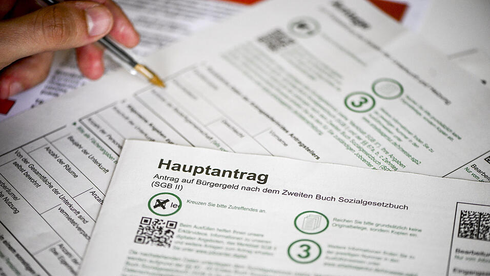 Die Staatsanwaltschaft warf dem Angeklagten vor, beim Ausfüllen eines Bürgergeldantrags versuchten Betrug begangen zu haben. (Symbolfoto). Die Staatsanwaltschaft warf dem Angeklagten vor, beim Ausfüllen eines Bürgergeldantrags versuchten Betrug begangen zu haben. (Symbolfoto).