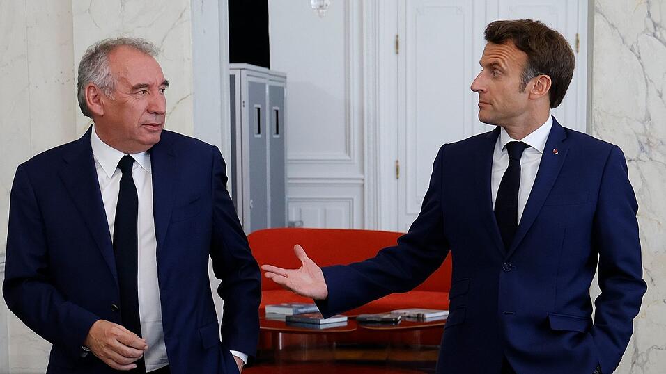 Erst im Dezember hatte Präsident Macron François Bayrou zum Premierminister ernannt - nun steht seine Regierung vor dem Aus. (Archivbild) Erst im Dezember hatte Präsident Macron François Bayrou zum Premierminister ernannt - nun steht seine Regierung vor dem Aus. (Archivbild)