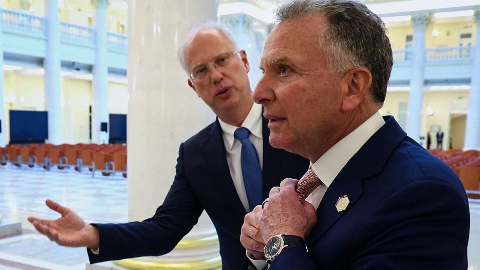 Kreml-Unterh&auml;ndler Kirill Dmitrijew (links) und der Sondergesandte Steve Witkoff bei Gespr&auml;chen sind die Hauptfiguren bei den Gespr&auml;chen in Miami. (Archivbild)