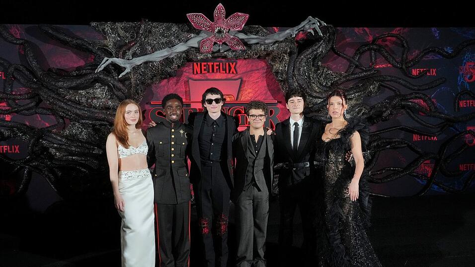 Stars der Serie &laquo;Stranger Things&raquo;: Sadie Sink, Caleb McLaughlin, Finn Wolfhard, Gaten Matarazzo, Noah Schnapp und Millie Bobby Brown im November in Los Angeles (von links nach rechts). (Archivbild)