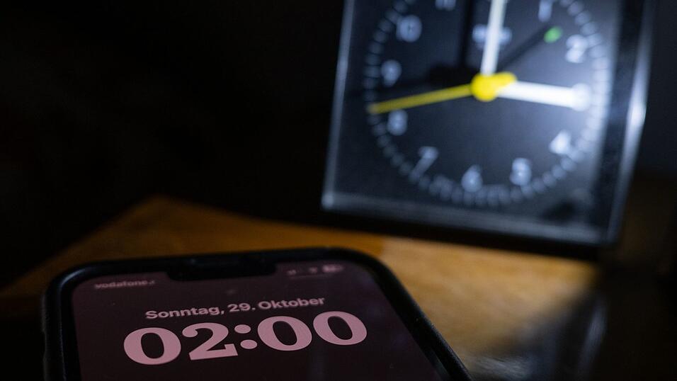 Viele ärgert es: Wieder einmal wird die Uhr umgestellt. (Symbolbild) Viele ärgert es: Wieder einmal wird die Uhr umgestellt. (Symbolbild)