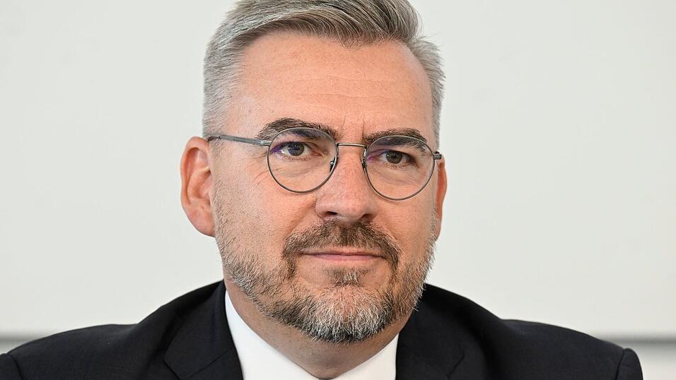 Der Chef des Branchenverbandes BVTE, Jan Mücke, warnt vor deutlich höheren Tabaksteuern.