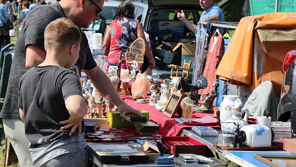 Der große Flohmarkt zog wieder viele Besucher an.