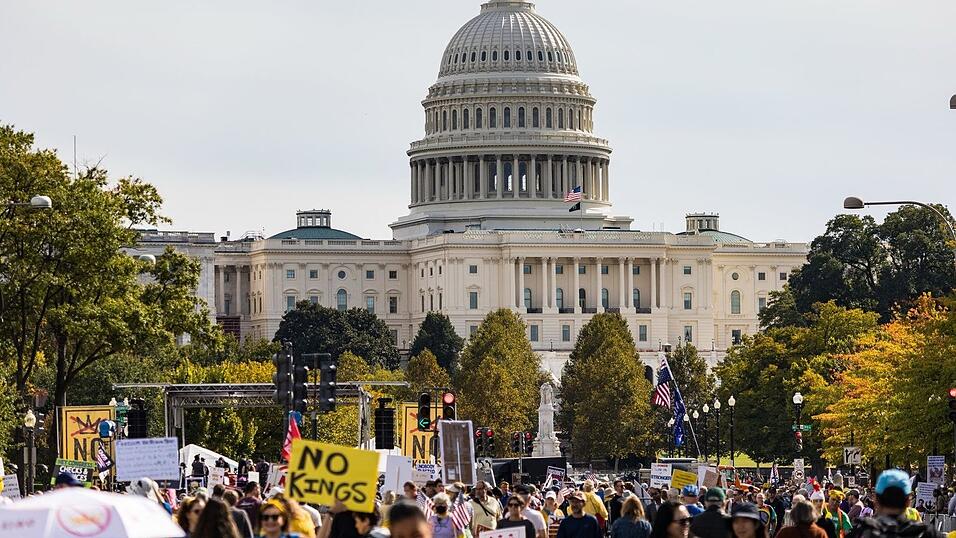 Seit Trumps zweitem Amtsantritt hat es in den USA deutlich mehr Demonstrationen gegeben als in seiner ersten Amtszeit.