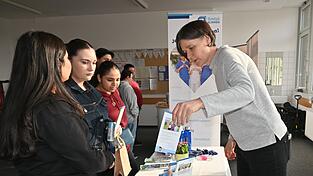 Ausbildungs- und auch Weiterbildungsmöglichkeiten gibt es in der Ilmtalklinik. Ausbildungs- und auch Weiterbildungsmöglichkeiten gibt es in der Ilmtalklinik.