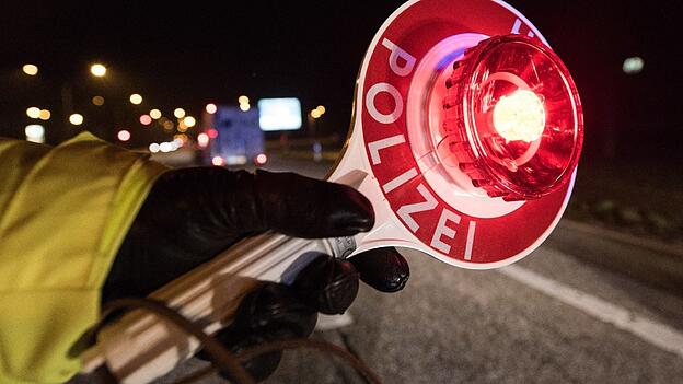 Zum Start des Oktoberfests kontrolliert die Polizei verst&auml;rkt Autofahrer. Im Landkreis Freising erwischt sie gleich zwei alkoholisierte Fahrer. (Symbolbild)