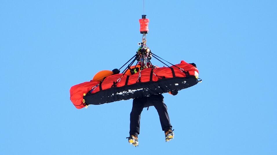 Die US-Amerikanerin wurde nach ihrem Sturz per Hubschrauber geborgen.