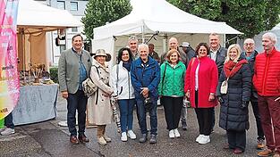 Der offizielle Rundgang des Marktgemeinderates eröffnet immer den Markt.