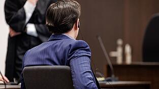 Im Prozess um die t&ouml;dlichen Sch&uuml;sse auf einer F&uuml;rther Hochzeit droht dem Angeklagten lebenslange Haft wegen Mordes. (Archivbild)