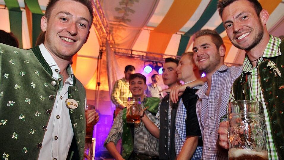 Die Fr&uuml;hjahrsdult 2017 in Landshut neigt sich dem Ende entgegen. Grund genug, noch einmal richtig in den Bierzelten zu feiern - abgerundet vom traditionellen Feuerwerk.