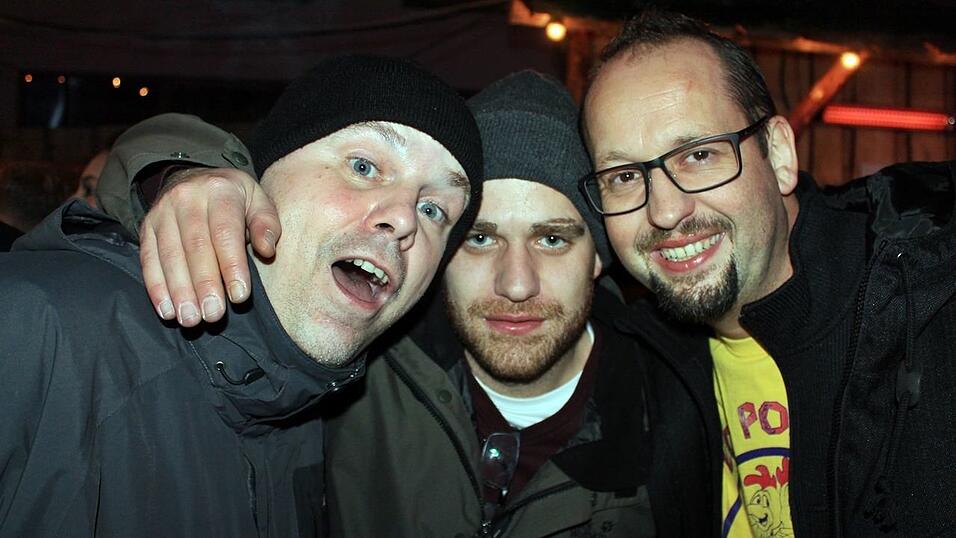 Bei einem schweren Unfall in der Gemeinde Frontenhausen sind zwei Menschen verletzt worden. Bei einem schweren Unfall in der Gemeinde Frontenhausen sind zwei Menschen verletzt worden.