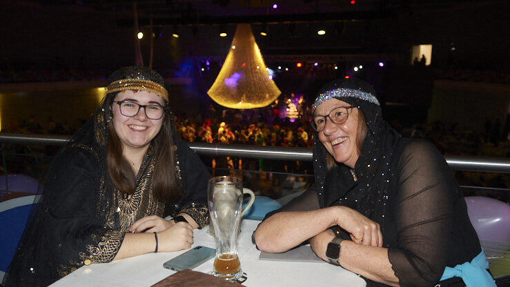 Die Narren waren bester Stimmung und hatten sich allesamt kreative Kostüme ausgesucht. Die Narren waren bester Stimmung und hatten sich allesamt kreative Kostüme ausgesucht.