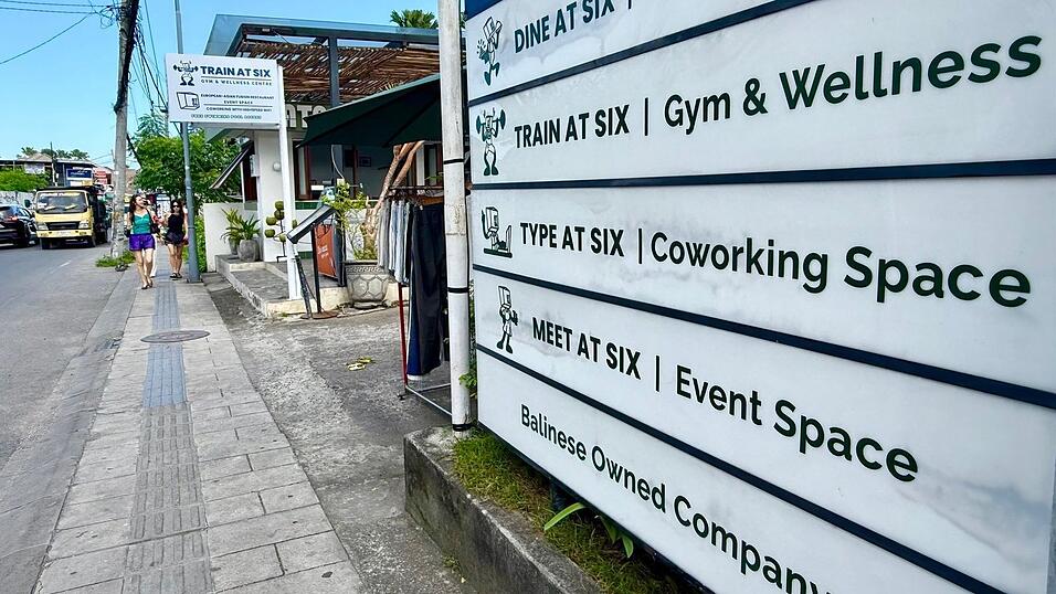 Coworking Spaces, Gyms, Wellness: Canggu hat sich ganz auf digitale Nomaden eingestellt. Coworking Spaces, Gyms, Wellness: Canggu hat sich ganz auf digitale Nomaden eingestellt.