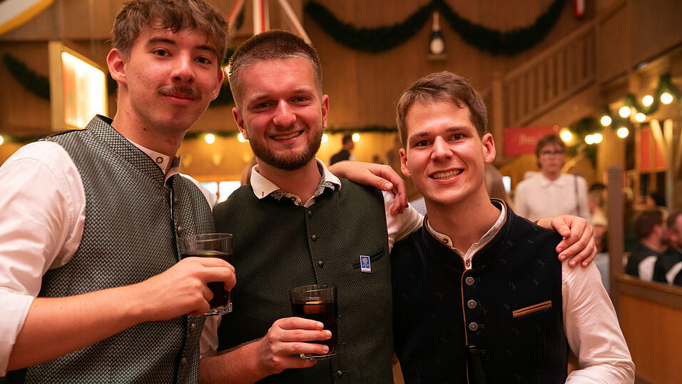 Die Partybilder vom Samstag, 9. August, aus dem Festzelt Krönner. Die Partybilder vom Samstag, 9. August, aus dem Festzelt Krönner.
