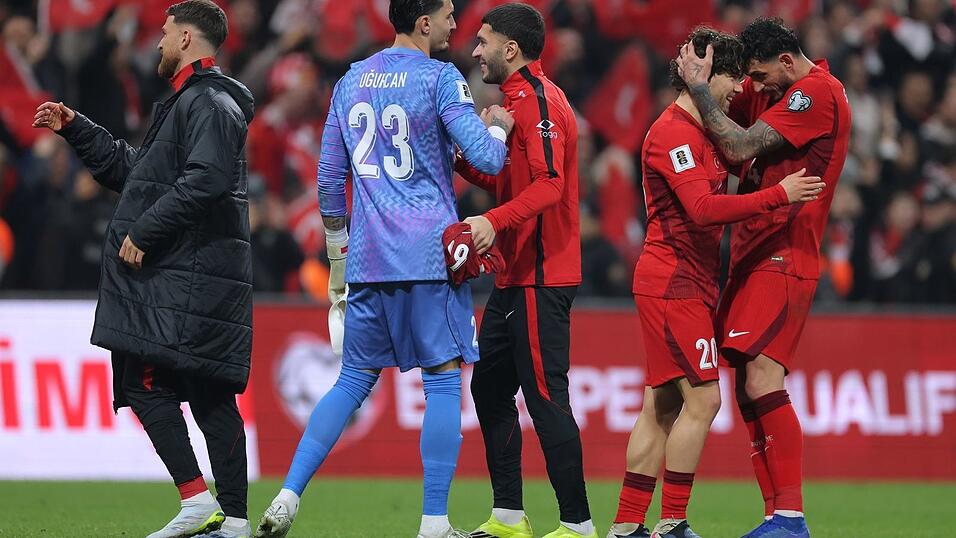 Die T&uuml;rkei machte mit dem Sieg gegen Rum&auml;nien einen Schritt Richtung WM-Teilnahme.