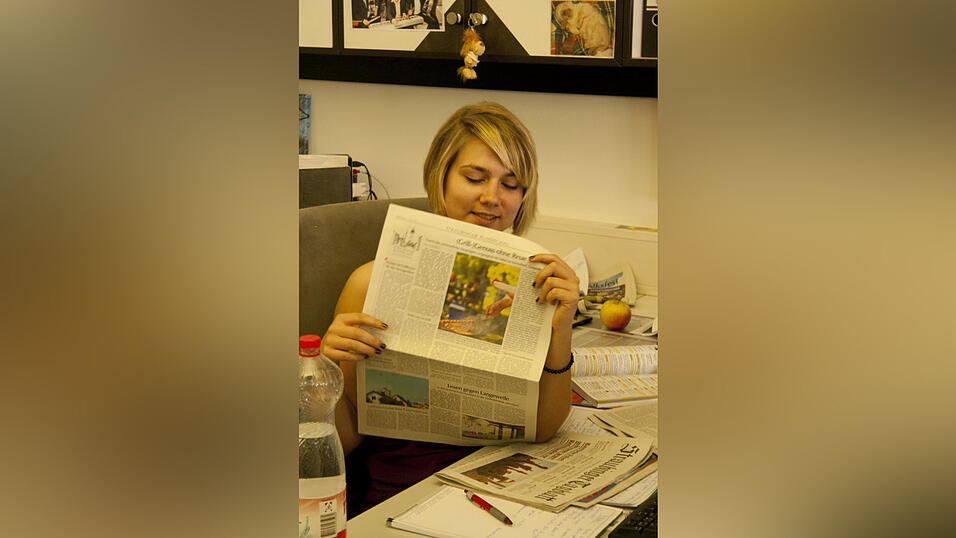 Die 4a und 4b der Grundschule Alburg besuchte am Donnerstag, 11. Juli, zusammen mit ihren Lehrerinnen Frau Scheer und Frau Schill das Verlagshaus des Straubinger Tagblatts. (Foto: Pfeffer) Die 4a und 4b der Grundschule Alburg besuchte am Donnerstag, 11. Juli, zusammen mit ihren Lehrerinnen Frau Scheer und Frau Schill das Verlagshaus des Straubinger Tagblatts. (Foto: Pfeffer)