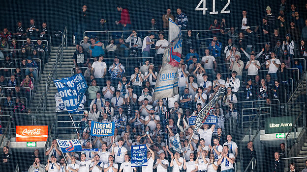 Fans der Straubing Tigers whrend des Spiels zwischen den Eisbren Berlin und den Straubing Tigers am 31.03.2026 in Berlin, Deutschland. (Foto von Marco Leipold / City-Press GmbH Bildagentur)