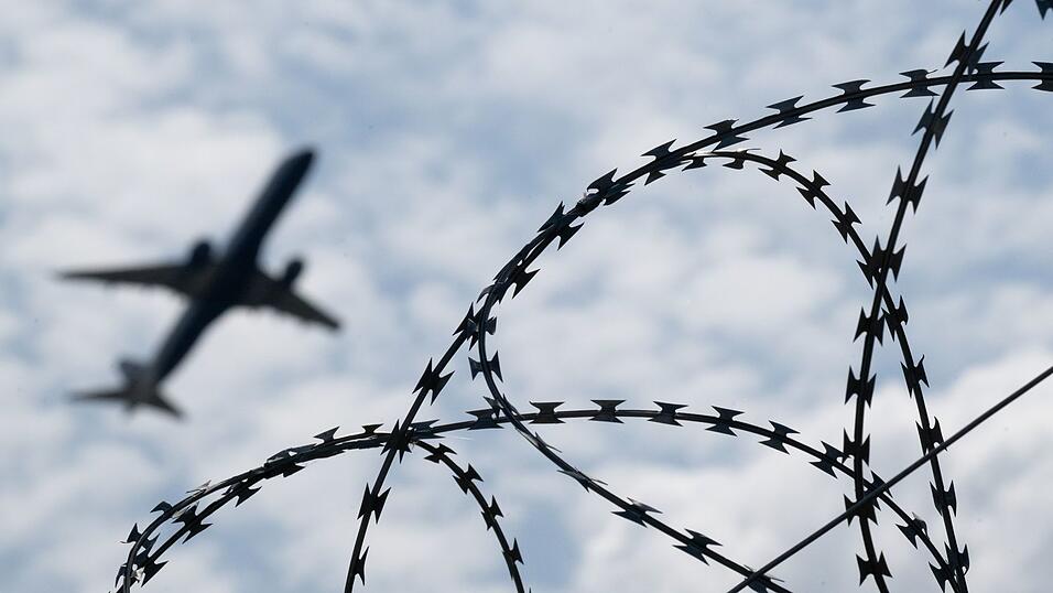 Die EU hat sich weitgehend auf die neue Rückführungsverordnung geeinigt. (Symbolbild) Die EU hat sich weitgehend auf die neue Rückführungsverordnung geeinigt. (Symbolbild)