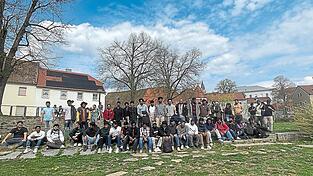 Die Erstsemester, die sich jetzt für den guten Zweck engagieren, sind erst seit drei Monaten in Cham. Hier bei einer Führung durch die Stadt. Die Erstsemester, die sich jetzt für den guten Zweck engagieren, sind erst seit drei Monaten in Cham. Hier bei einer Führung durch die Stadt.
