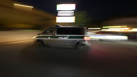 Weil die Frau aggressiv wurde, r&uuml;ckte die Polizei an. (Archivbild)