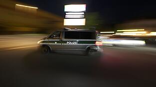 Weil die Frau aggressiv wurde, r&uuml;ckte die Polizei an. (Archivbild)