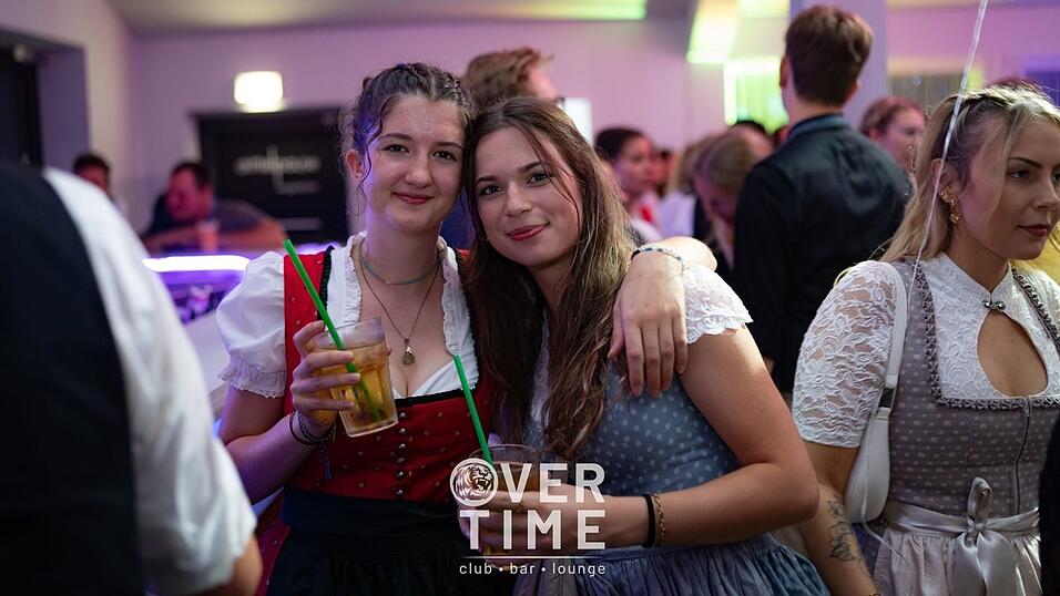 Auch am zweiten Volksfestfreitag schauten viele G&auml;ste im Overtime vorbei.