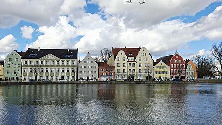 So pr&auml;sentiert sich das Isargestade aktuell. Die drei neuen Bauten sollen die H&auml;userzeile nach rechts abschlie&szlig;en.
