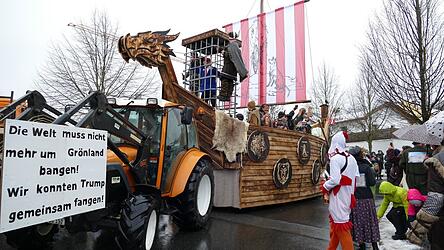 Die Wikinger aus Perwolfing retten mit ihrem riesigen Schiff Gr&ouml;nland.