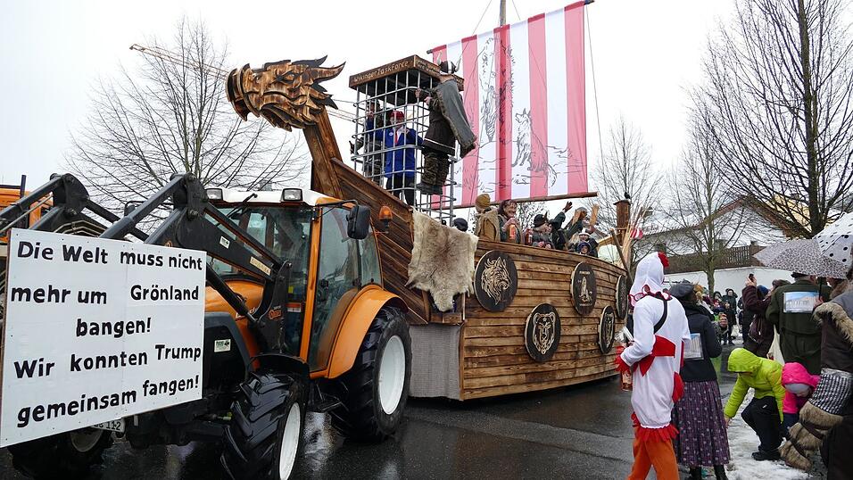 Die Wikinger aus Perwolfing retten mit ihrem riesigen Schiff Gr&ouml;nland.