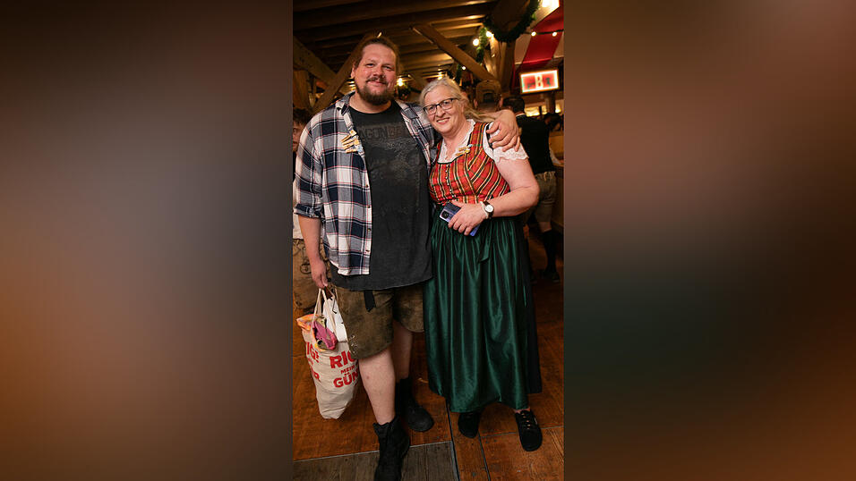 Die Partybilder vom Montag, 18. August, aus dem Festzelt Krönner. Die Partybilder vom Montag, 18. August, aus dem Festzelt Krönner.