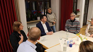 Christian Schindler (Freie W&auml;hler) am Tisch 'Gesundheit'. Im Landkreis Cham fehlt ihm noch ein Hospiz zur Versorgung von Sterbenden.&nbsp;