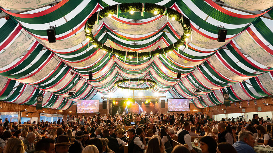 Die Partybilder vom Montag, 19. August, aus dem Festzelt Weckmann. Die Partybilder vom Montag, 19. August, aus dem Festzelt Weckmann.