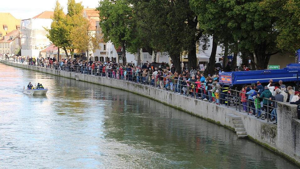 Viele Zuschauer waren beim Landshuter Entenrennen.