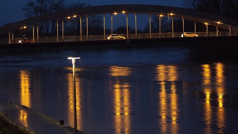 In Straubing trat die Donau &uuml;ber die Ufer.