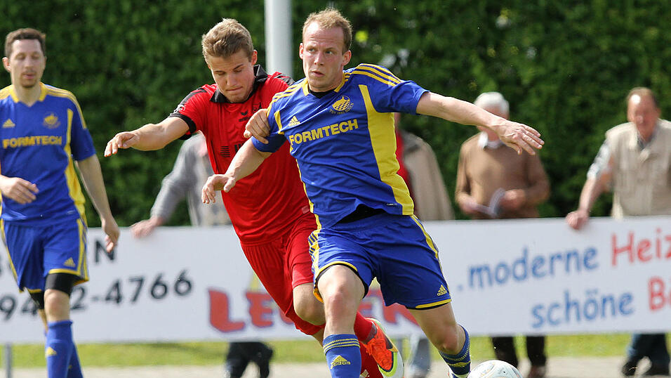 Der TSV Bogen versetzte dem Favoriten aus Affing in der Nachspielzeit den Lucky Punch und siegte mit 2:1 (Foto: Schindler). Der TSV Bogen versetzte dem Favoriten aus Affing in der Nachspielzeit den Lucky Punch und siegte mit 2:1 (Foto: Schindler).