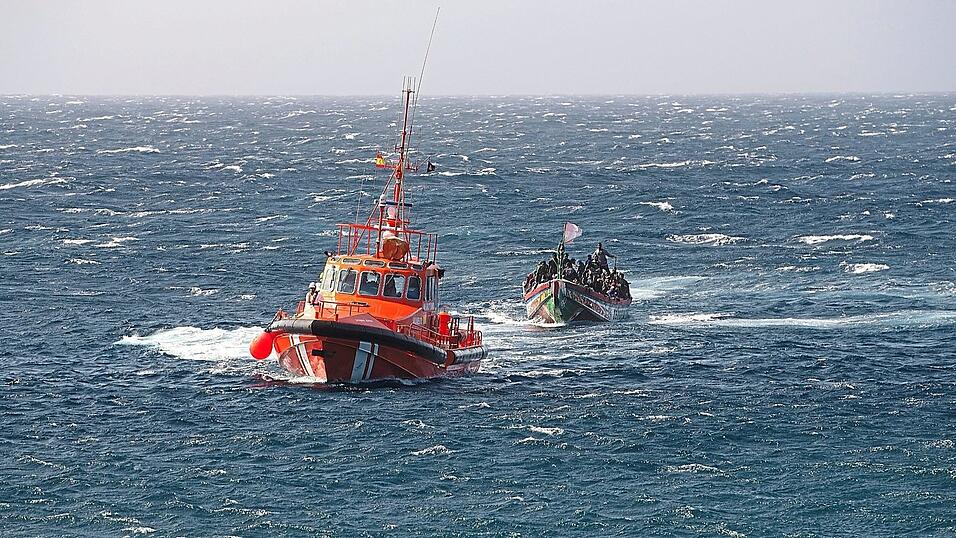 Die EU-Kommission hat einen Plan für die schnellere Abschiebung abgelehnter Asylbewerber vorgelegt. Er sieht unter anderem vor, den Druck auf Migranten zu erhöhen, die nicht bei der Rückführung kooperieren. Die EU-Kommission hat einen Plan für die schnellere Abschiebung abgelehnter Asylbewerber vorgelegt. Er sieht unter anderem vor, den Druck auf Migranten zu erhöhen, die nicht bei der Rückführung kooperieren.