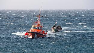 Die EU-Kommission hat einen Plan für die schnellere Abschiebung abgelehnter Asylbewerber vorgelegt. Er sieht unter anderem vor, den Druck auf Migranten zu erhöhen, die nicht bei der Rückführung kooperieren.