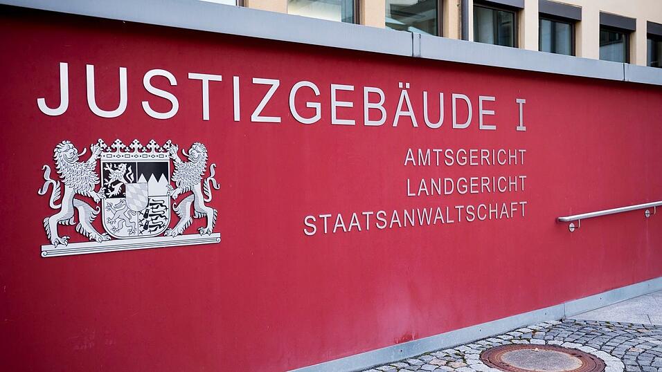 Die Coburger Staatsanwaltschaft ermittelt gegen einen Mediziner. (Symbolbild) Die Coburger Staatsanwaltschaft ermittelt gegen einen Mediziner. (Symbolbild)