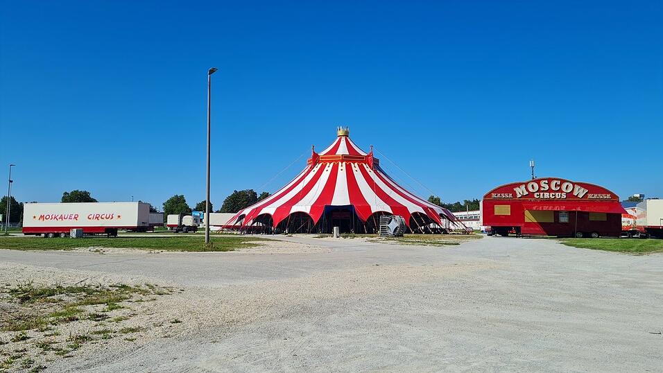 Der Moskauer Circus ist derzeit in Plattling. Aus Neumarkt in der Oberpfalz waren ihm Vorwürfe vorausgeeilt. Die Stadt Plattling sah jedoch keinen Grund, ihn nicht in der Stadt gastieren zu lassen. Der Moskauer Circus ist derzeit in Plattling. Aus Neumarkt in der Oberpfalz waren ihm Vorwürfe vorausgeeilt. Die Stadt Plattling sah jedoch keinen Grund, ihn nicht in der Stadt gastieren zu lassen.