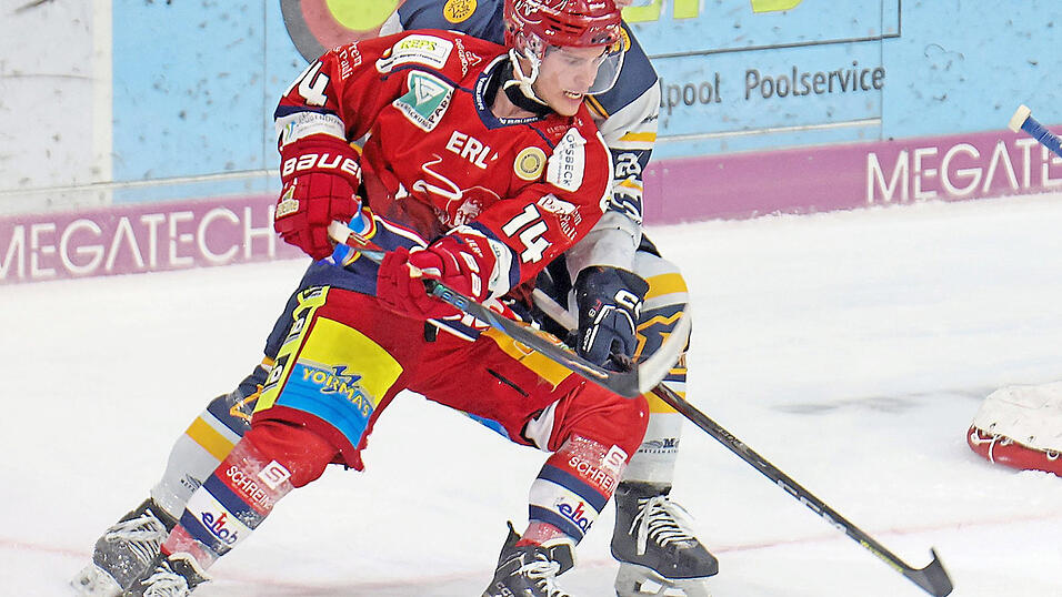 Die Deggendorfer um Top-Scorer Ty Jackson (vorne) zeigten auch im Niederbayernderby bei den Passau Black Hawks eine starke Leistung.