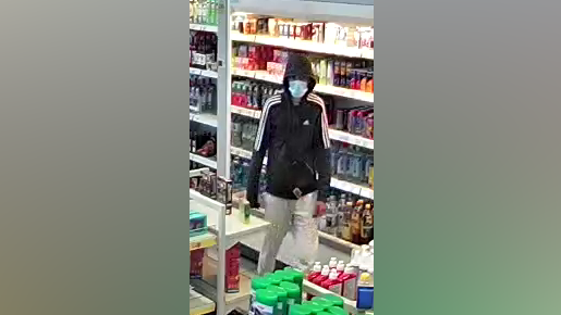 Der Tankstellen-Räuber wurde von einer Überwachungskamera gefilmt.